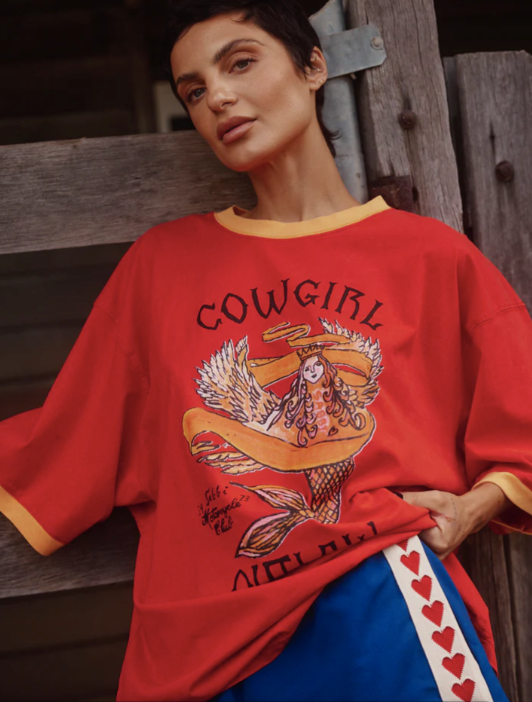 The Very Oversized Cowgirl Outlaw Tee - Red || SABBI