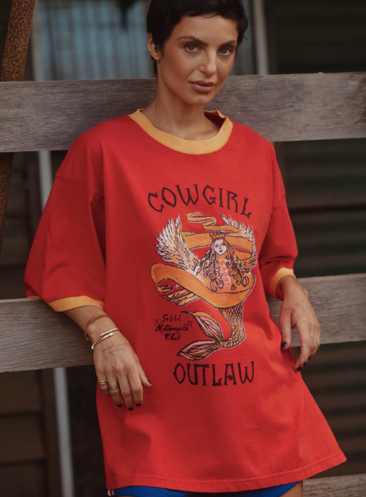 The Very Oversized Cowgirl Outlaw Tee - Red || SABBI